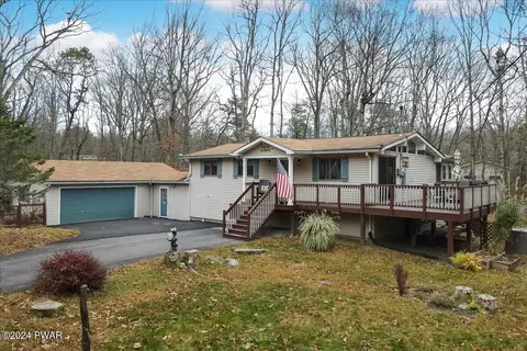 124 Paul Revere Rd, Lackawaxen, PA 18435