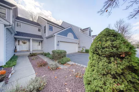 4089 Milford Landing Dr, Milford, PA 18337