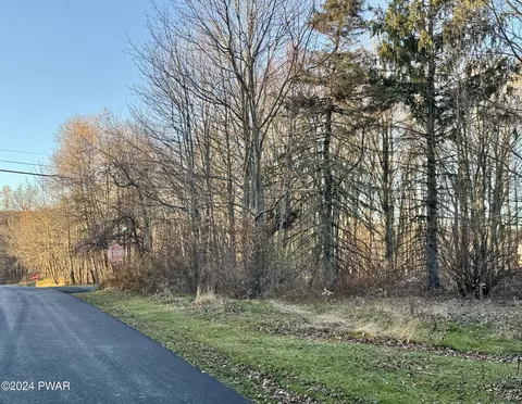 First Street, Richmondale, PA 18421