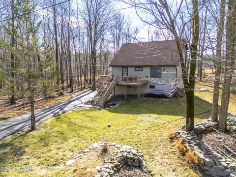 1019 Maplewood Dr, Newfoundland, PA 18445