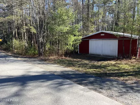 107 Wilsonville Rd, Hawley, PA 18428