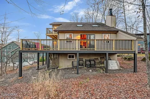 237 S Fairway Dr, Lake Ariel, PA 18436