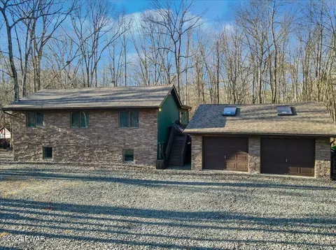 201 Powderhorn Dr, Lackawaxen, PA 18435