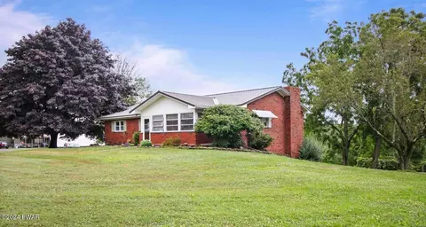 290 Lake Quinn Rd, Waymart, PA 18472