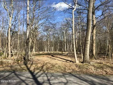 128 French Coach Rd, Milford, PA 18337
