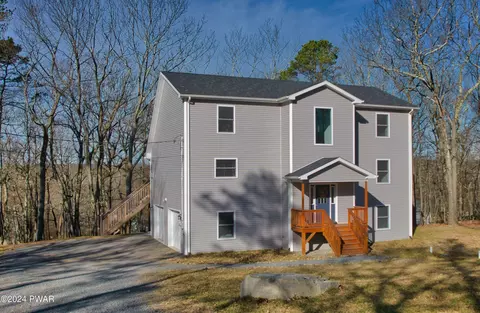 125 Apple Dr, Milford, PA 18337