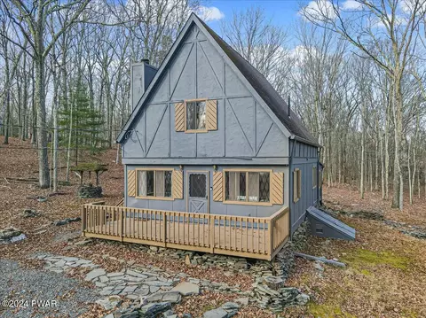 123 Log Cabin Dr, Lackawaxen, PA 18435