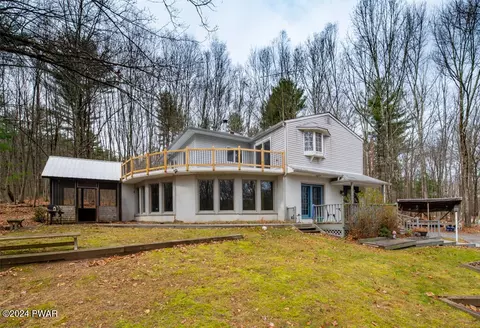 106 Rim Rock Ct, Milford, PA 18337