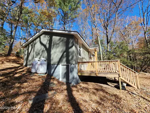 213 Butternut St, Dingmans Ferry, PA 18328