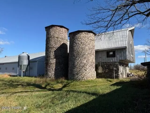  321 Beechnut Dr, Honesdale, PA 18431 photo 6