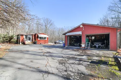 105 Spruce Dr, Shohola, PA 18458