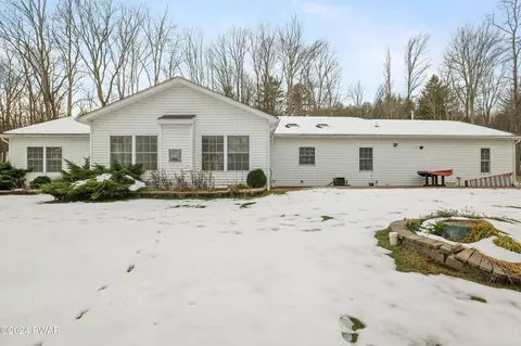114 Palmetto Ct, Milford, PA 18337