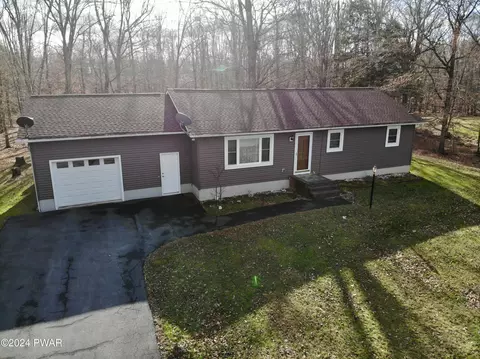 19 Overlook Dr, Beach Lake, PA 18405