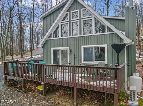 1048 Mustang Rd, Lake Ariel, PA 18436