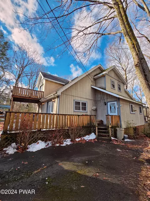 102 Lakewood Dr, Canadensis, PA 18325