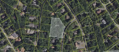 2 Commanche Cir, Lake Ariel, PA 18436