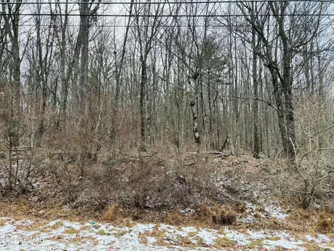 646 Muldovan Dr, Hawley, PA 18428