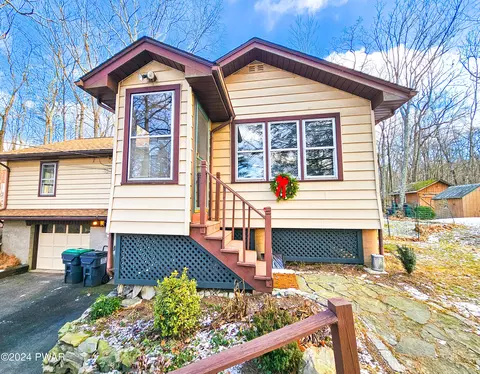 115 Lake Shore Rd, Shohola, PA 18458