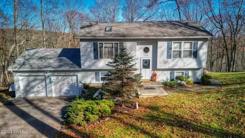 1159 Cardinal Court Ct, Bushkill, PA 18324