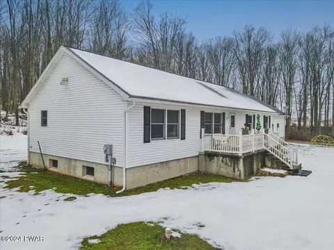 44 Vandine Rd, Beach Lake, PA 18405