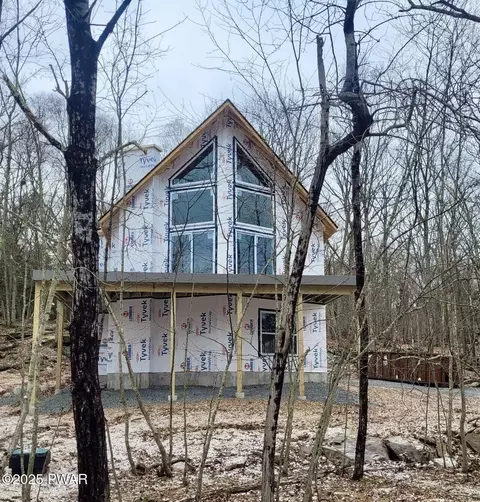 123 Heritage Dr, Lackawaxen, PA 18435