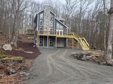 137 Falling Waters Blvd, Lackawaxen, PA 18435