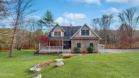 101 Sloat Ct, Milford, PA 18337