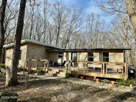 104 Ironwood Ln, Lords Valley, PA 18428