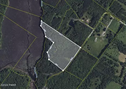 202 Ridge Lake Dr, Honesdale, PA 18431