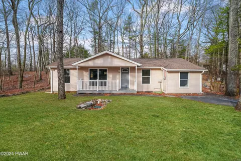 121 Wisperwood Dr, Dingmans Ferry, PA 18328