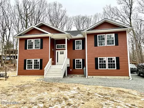 118 Granite Dr, Hawley, PA 18428