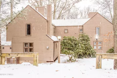 128 Saint Veronica Dr, Greentown, PA 18426