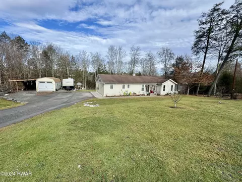 73 Shady Lane Dr, Beach Lake, PA 18405