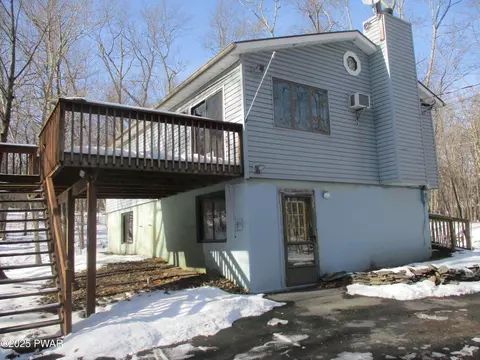 223 Wild Meadow Dr, Milford, PA 18337