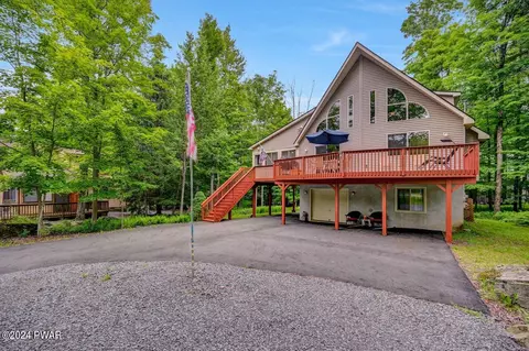 222 Parkwood Dr, Lake Ariel, PA 18436