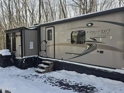 225 Locust Lake Dr, Milford, PA 18337
