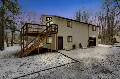 5606 Pembrook Dr, Tobyhanna, PA 18466