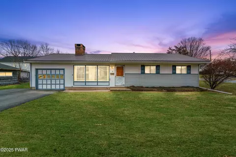 91 10th St, Matamoras, PA 18336