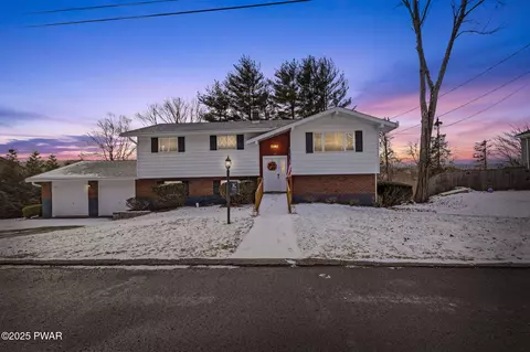 20 Elizabeth Ave, Honesdale, PA 18431