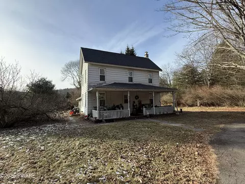 64 Riverside Dr, White Mills, PA 18473