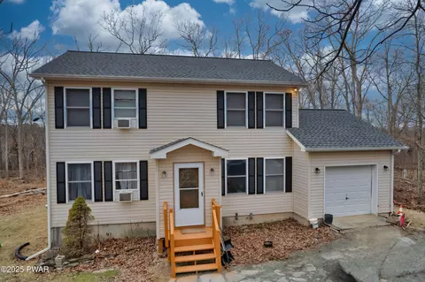 125 Pear Ln, Milford, PA 18337