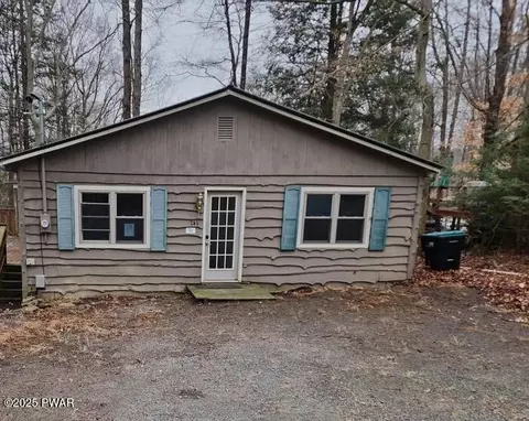 147 Bear Rock Rd, Lake Ariel, PA 18436