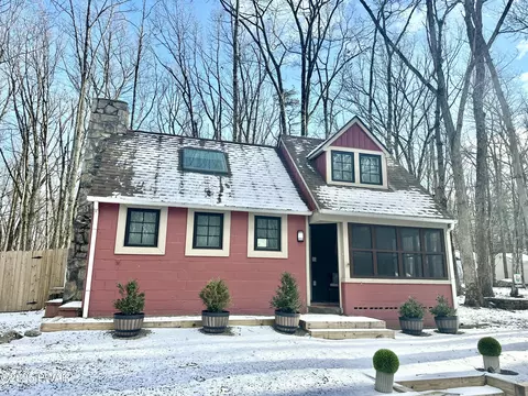 2960 Owego Tpke, Hawley, PA 18428