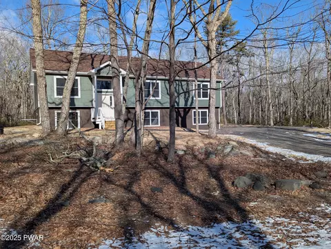 125 Iroquois Trl, Milford, PA 18337