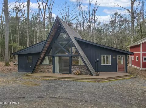 125 Colony Cove East Dr, Tafton, PA 18464