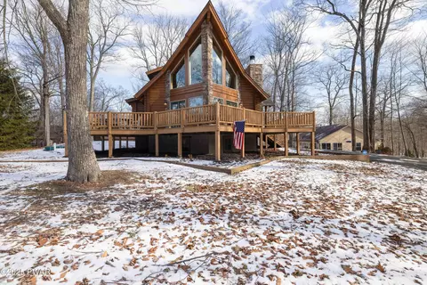 114 Timber Ridge Cir, Greentown, PA 18426