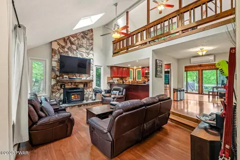 108 Bayberry Ct, East Stroudsburg, PA 18301