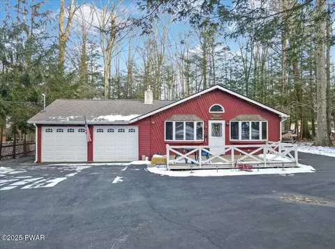 219 Oak Dr, Greentown, PA 18426