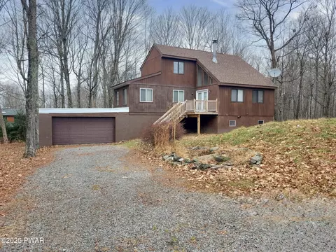 113 Summit Dr, Greentown, PA 18426