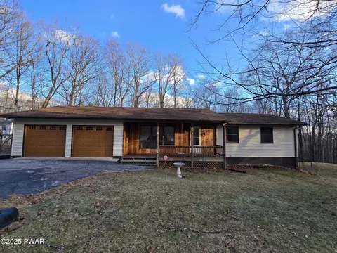 114 Hobblebush Dr, Milford, PA 18337